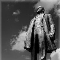 Ленин в облаках... :: Павел Бутенко
