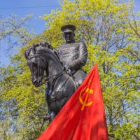 Памятник Рокоссовскому :: Дмитрий Сушкин