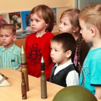 Дети в детском саду слушают о ВОВ :: Наталья Повстина