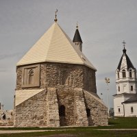 Восточный мавзолей, бывший Никольской церковью :: Евгений Анисимов