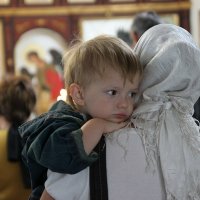 Малыш в церкви :: Леонид Дудко
