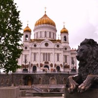 Площадь у храма Христа Спасителя. :: Владимир Болдырев