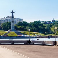 Набережная в Чебоксарах. Вид на Монумент Матери-Покровительницы. :: Андрей Гриничев