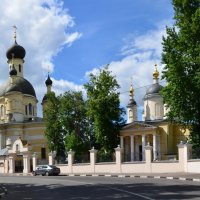 Храмы Введения во храм Пресвятой Богородицы и Троицы Живоначальной у Салтыкова моста.Самокатная ул. :: Oleg4618 Шутченко