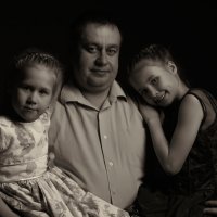Папа с дочерьми :: Яна Васильева