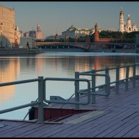 Москва. Вид с пристани Устьинского моста на Кремль. :: Юрий Дегтярёв