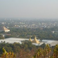 Вид на храм  и Мандалей, Бирма(Мьянма) :: Наталья Елизарова