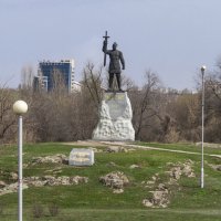 Памятник Князю Святославу Игоревичу. :: Сергей Давыденко
