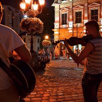 «Вечерний город. Играет скрипка» :: Aleks Nikon.ua