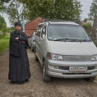 Старенькая Тойота - подарок от добрых прихожан. :: Михаил "Skipper"