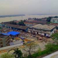Янгон , Вид на рынок и реку-Янгон :: Наталья Елизарова