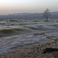 Не спокойно "синее" море.... :: Валентина Булкина