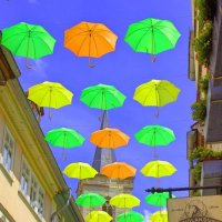Зонтики над городом :: vladimir 