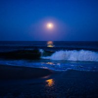 Blue Moon over Atlantic Ocean :: Vadim Raskin