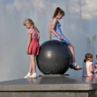 Девочки на шаре :: Андрей Меренов