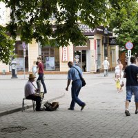 Улицы Симферополя. Музыкант :: Валерий Андреев