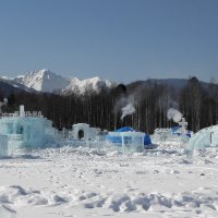 "Лед и пламень"-ледяной городок на берегу Байкала. :: Александр Попов