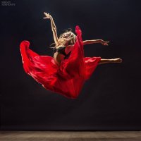 Танец :: Сергей Суховей