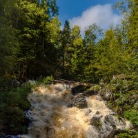 Шум далекий водопада раздается через лес :: Надежда Попова