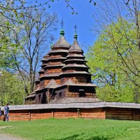 У старинной церкви :: Владимир ЯЩУК