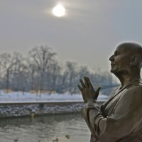 Монах на берегу Влатвы (Прага. Чехия) :: Элина P