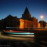 Черниговский вокзал в сумерках с огнями машин :: Денис Бугров 