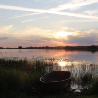 закат на озере :: Андрей Комлев