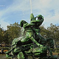 Центральная скульптура фонтана "Stuhlmannbrunnen" :: Nina Yudicheva