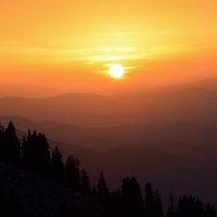 закат в горах :: Горный турист Иван Иванов