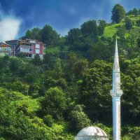 Мечеть под горой в полдень :: M Marikfoto
