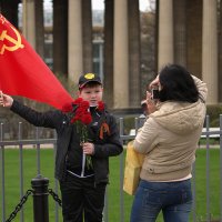 9 мая на Невском,...вот так выглядит правильный пацан. :: Рай Гайсин