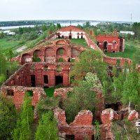 Аракчеевские казармы. Развалины :: Павел Москалёв