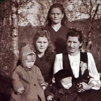 Офицерские жёны и дети. 1951 год :: Нина Корешкова