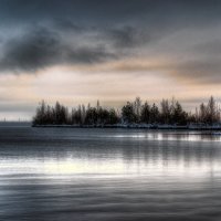 Мрачное озеро :: Юрий Кучерявый