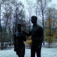 Скульптура "Влюбленные" в Александровском парке. :: Светлана Калмыкова