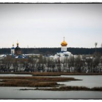 Вид на мужской монастырь с противоположного берега р. Сызранки :: Ева 