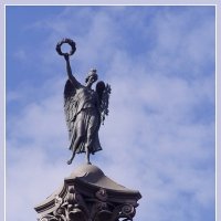 Статуя Славы у Троицкого собора :: vadim 