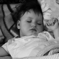 Редкий кадр - Ребёнок спит ! :: Krussificio 