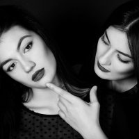"Две сестры" ..........Друг без друга у нас получается всё, Только счастья не получается… :: Катерина Килякова