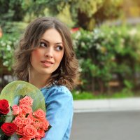 девушка с розами... :: Батик Табуев