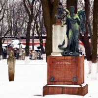 Памятник Екатерине II  в Донском монастыре :: Владимир Болдырев