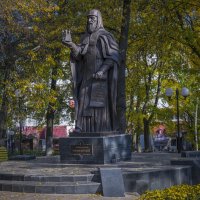 Памятник Трифону Вятскому :: Юрий Митенёв