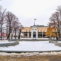 Беседка и фонтан Зеркальная струя - Харьков :: Богдан Петренко