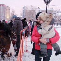 Грустный пони и счастливое дитя... :: Людмила Огнева 