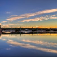 Утренний вид на Троицкий мост со стороны Заячьего острова :: Константин Бобинский