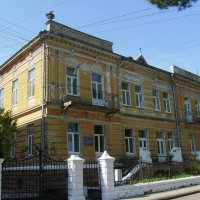 Административное  здание  в  Дрогобыче :: Андрей  Васильевич Коляскин