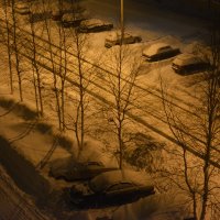 Зимний вечер. Северодвинск. Намело. И автолюбители устроили своим машинам места...))) Я из их числа! :: Михаил Поскотинов