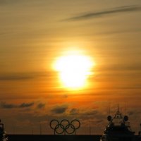 Закат в порту Сочи :: valeriy khlopunov