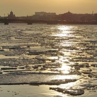 Лёд,река и солнце :: Владимир Гилясев