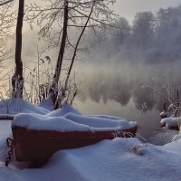 Лодка в снегу :: Михаил Бабаков